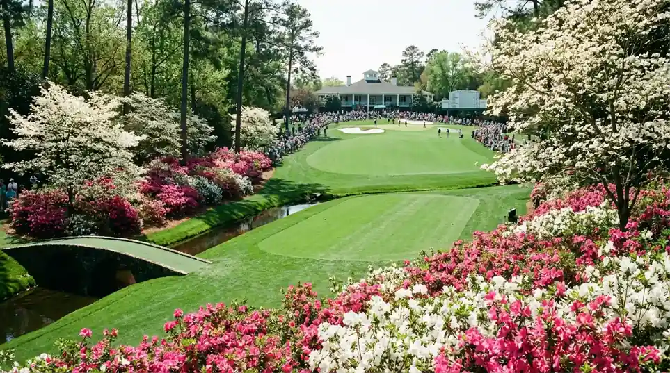 Ikonisk vy av Augusta National med Amen Corner under Masters